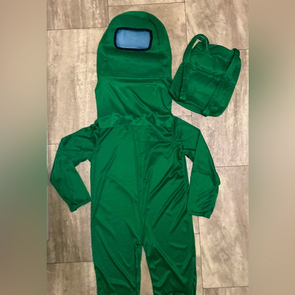 Boys size Large (10/12) green “Among Us” Halloween costume, needs zipper!